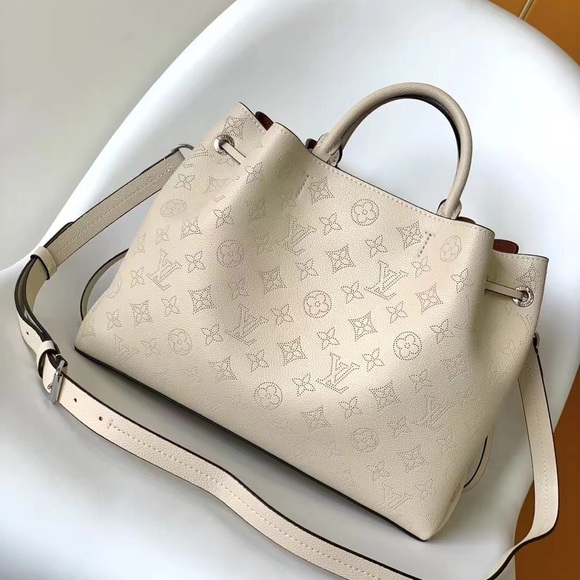 🆕️️️Louis Vuitton🆕️️️ Women's Classic
Tote Bag - Picture 3 of 9
